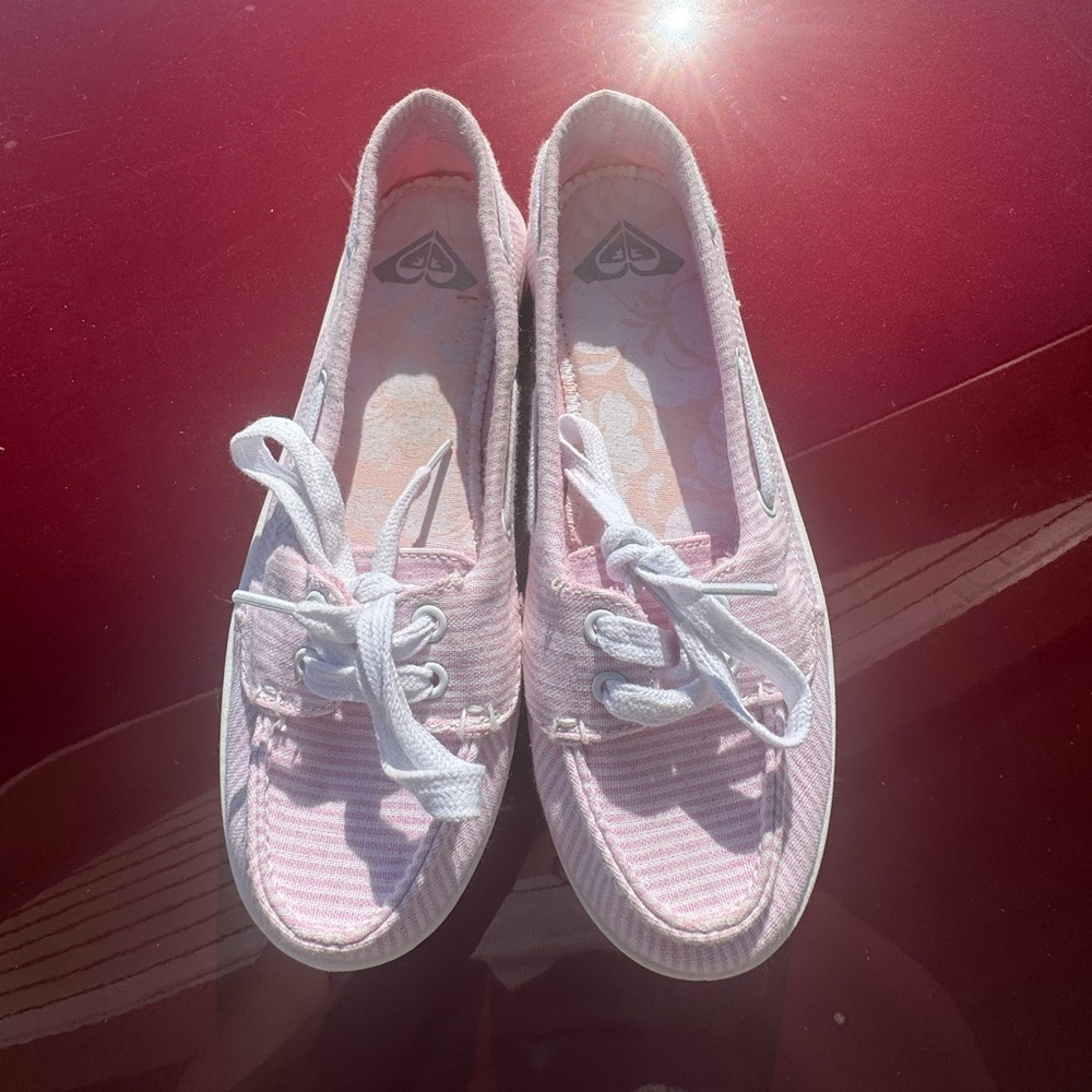 Roxy girls pink and white striped shoes